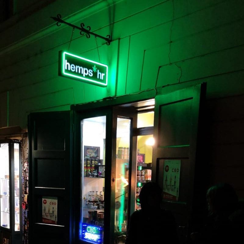 hemps shop in zagreb at night